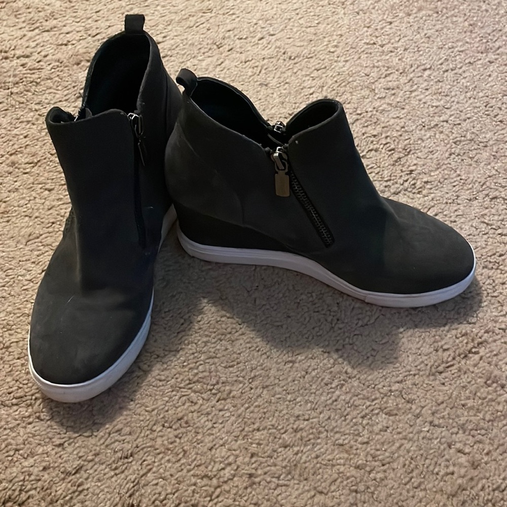 Blondo Waterproof Gray Wedge Sneaker
